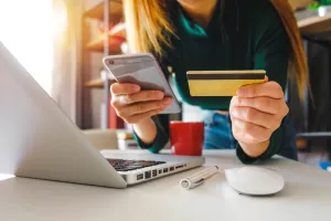 digitalno bankarstvo, mladi, studenti, banke, kartice, kartica, kartično plaćanje