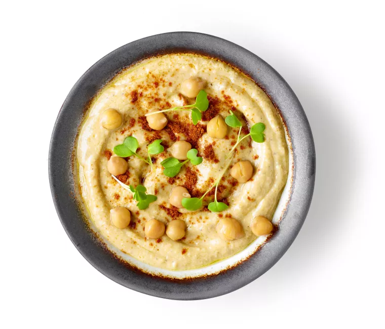 bowl of hummus isolated on white background, top 4. Humus umjesto odreska 