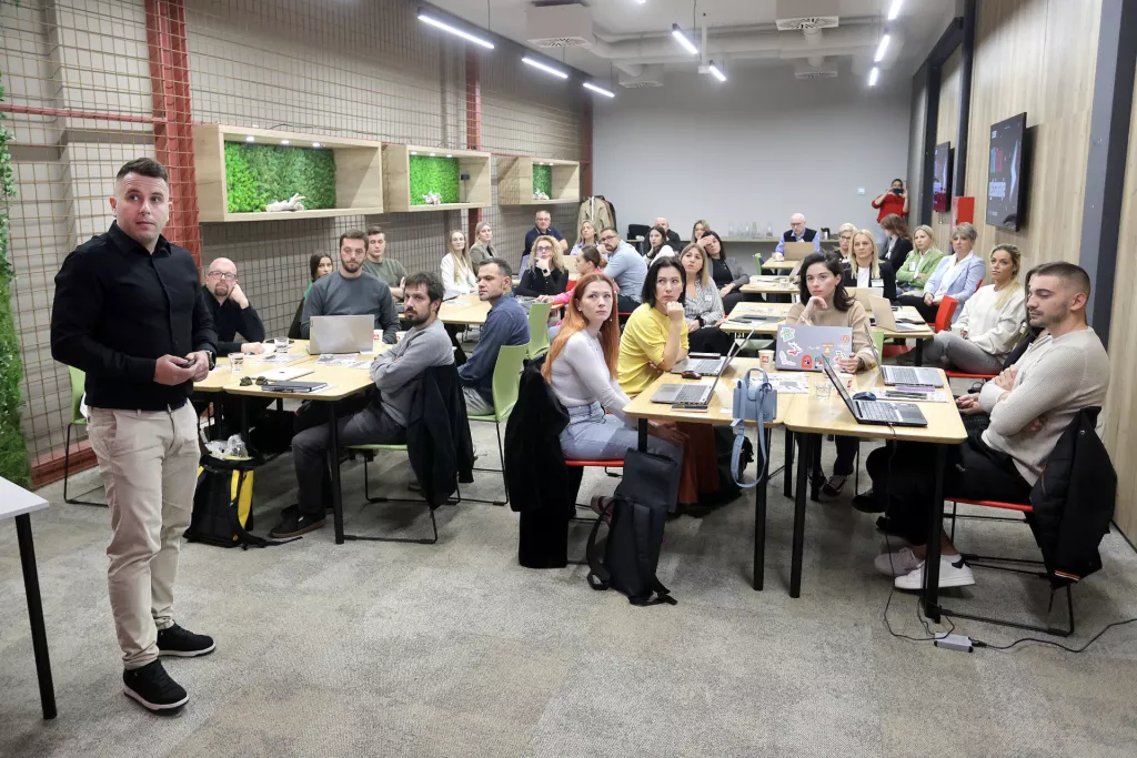 TikTok ogla&scaron;avanje edukacija, Marijan Palić