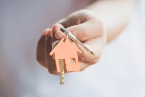 Građani koji trgovanje nekretninama obavljaju u okviru registrirane samostalne djelatnosti, bilo obrta bilo trgovačkog dru&scaron;tva, plaćaju porez na ostvareni dohodak odnosno dobit i njihova se zarada oporezuje prema pravilima oporezivanja poduzetničke djelatnosti