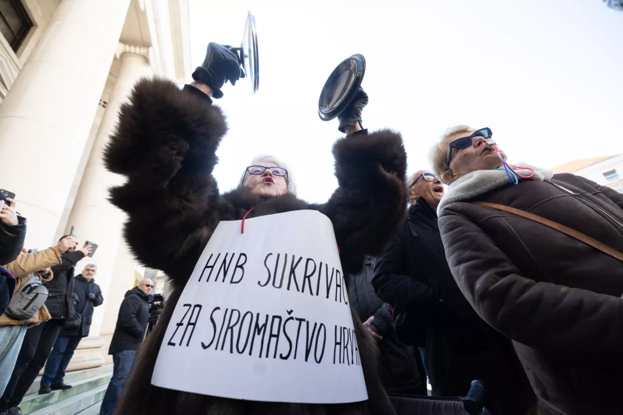 Platforma potro&scaron;ača "Halo inspektore!" organizirala je prosvjed ispred Hrvatske narodne banke protiv inflacije i poskupljenja.