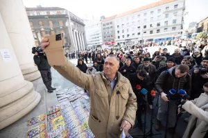 Platforma potro&scaron;ača "Halo inspektore!" organizirala je prosvjed ispred Hrvatske narodne banke protiv inflacije i poskupljenja.Josip Kelemen.