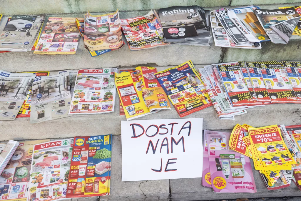 Platforma potro&scaron;ača "Halo inspektore!" organizirala je prosvjed ispred Hrvatske narodne banke protiv inflacije i poskupljenja.