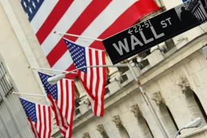 Wall Street znatno pao, europske burze porasle