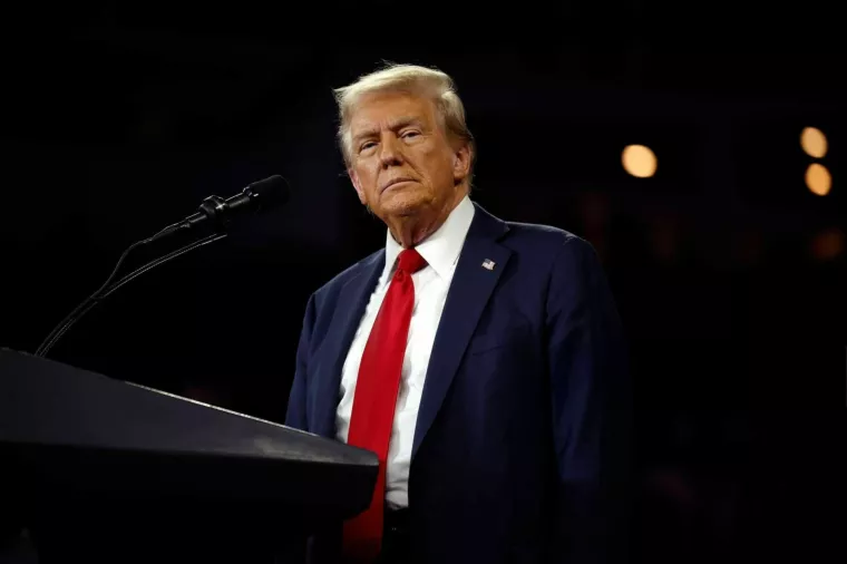  Donald Trump 
