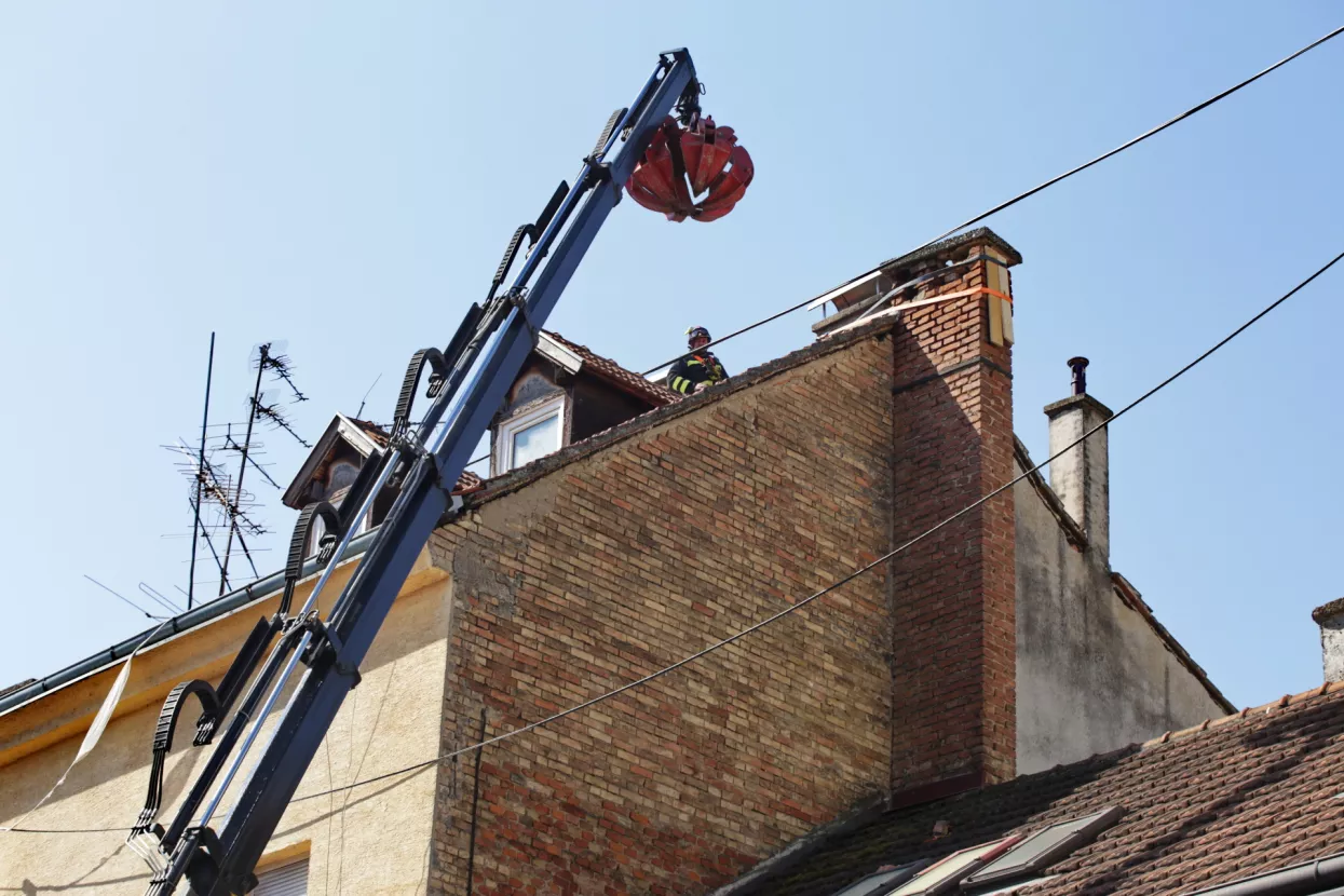 Zagreb, obnova poslije potresa - dimnjaci ru&scaron;enje