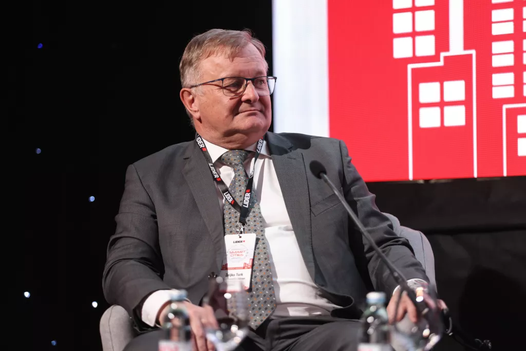 Smart cities 2025.Panel:Urbanizam i priu&scaron;tivo stanovanje.Željko Turk