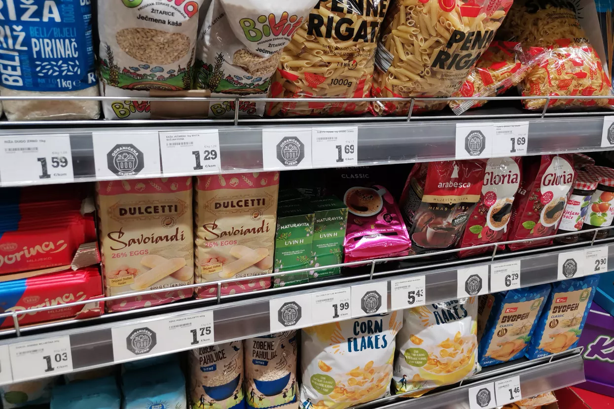 Polica s proizvodima ograničenih cijena