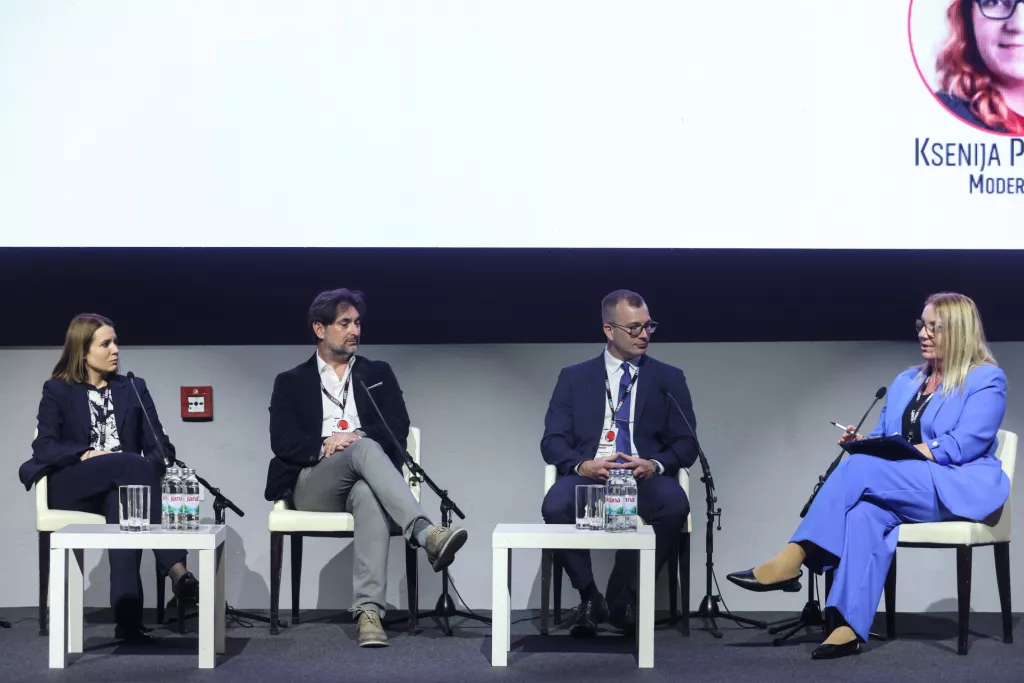 Financijski forum.Okrugli stol: Globalni &scaron;okovi i financijski sektor.Buga Nanković, Marko Čižmek, Andrej Krvavica, Ksenija Pu&scaron;karić.