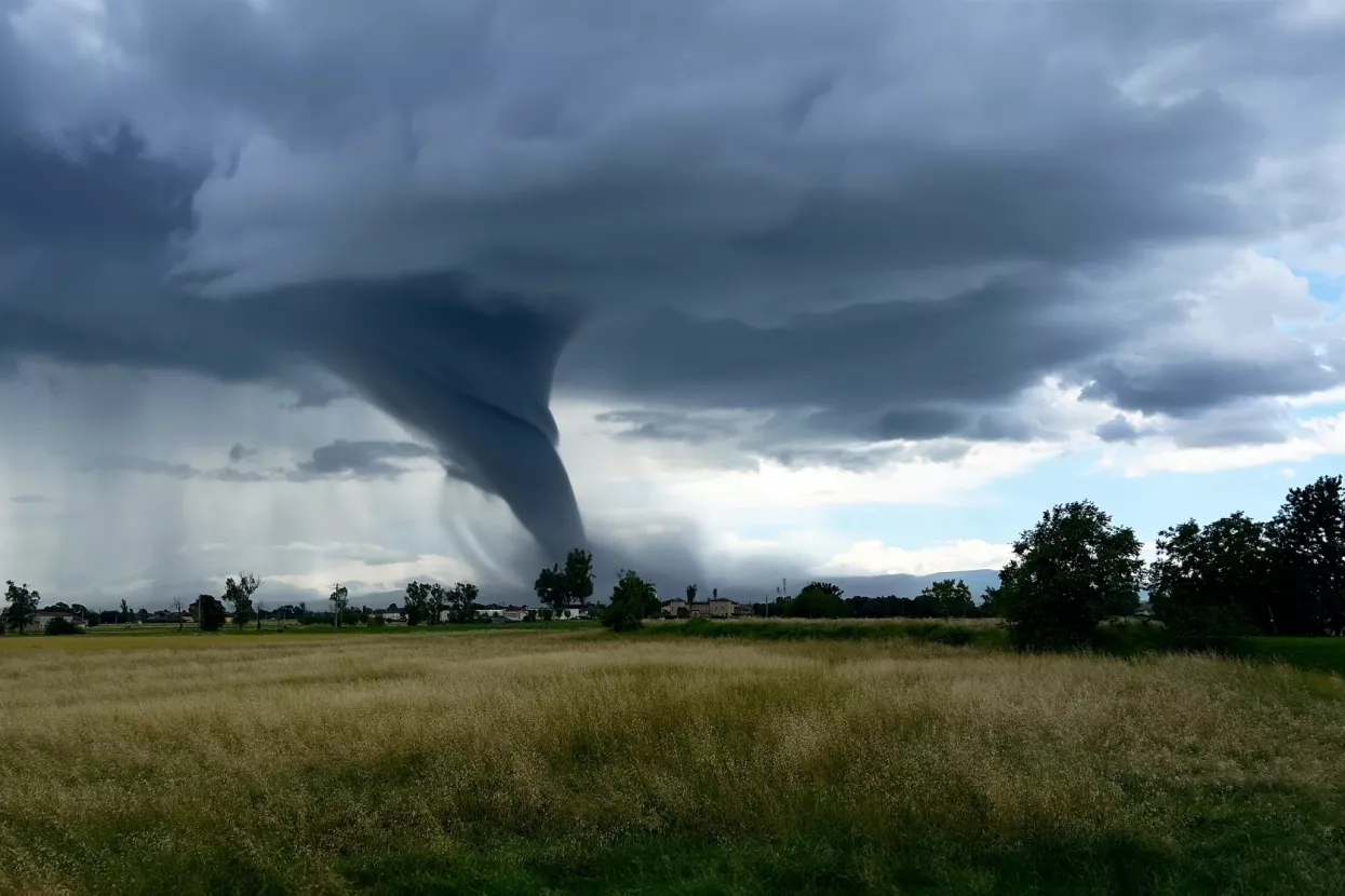 Oluja, tornado, pijavica, livada, poljoprivreda