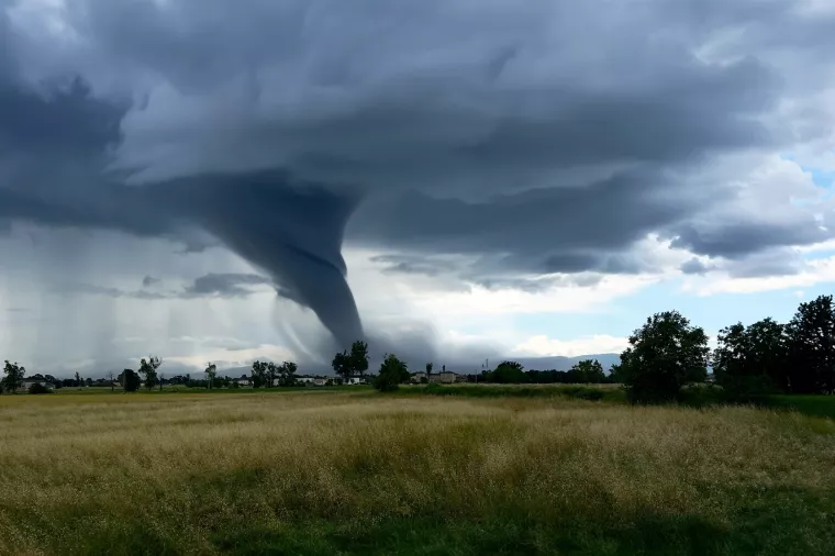 Oluja, tornado, pijavica, livada, poljoprivreda