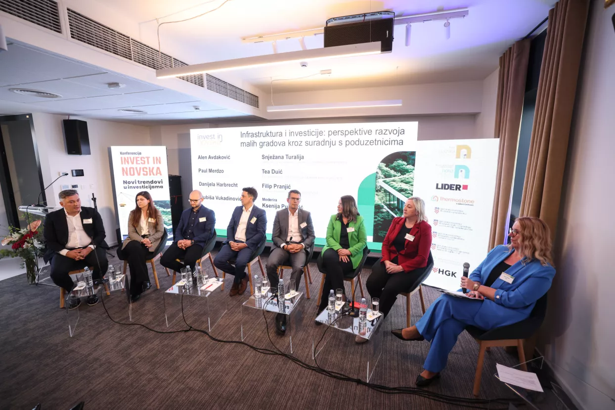 Invest in Novska 2025.2. okrugli stol:Infrastruktura i investicije.Ljubi&scaron;a Vukadinović, Tea Duić, Filip Pranjić, Alen Avdaković, Paul Merdzo, Danijela Herbrecht, Snježana Turalija