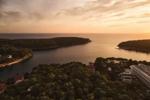 Uz uvalu Čikat smje&scaron;ten je jedan od najboljih spa hotela