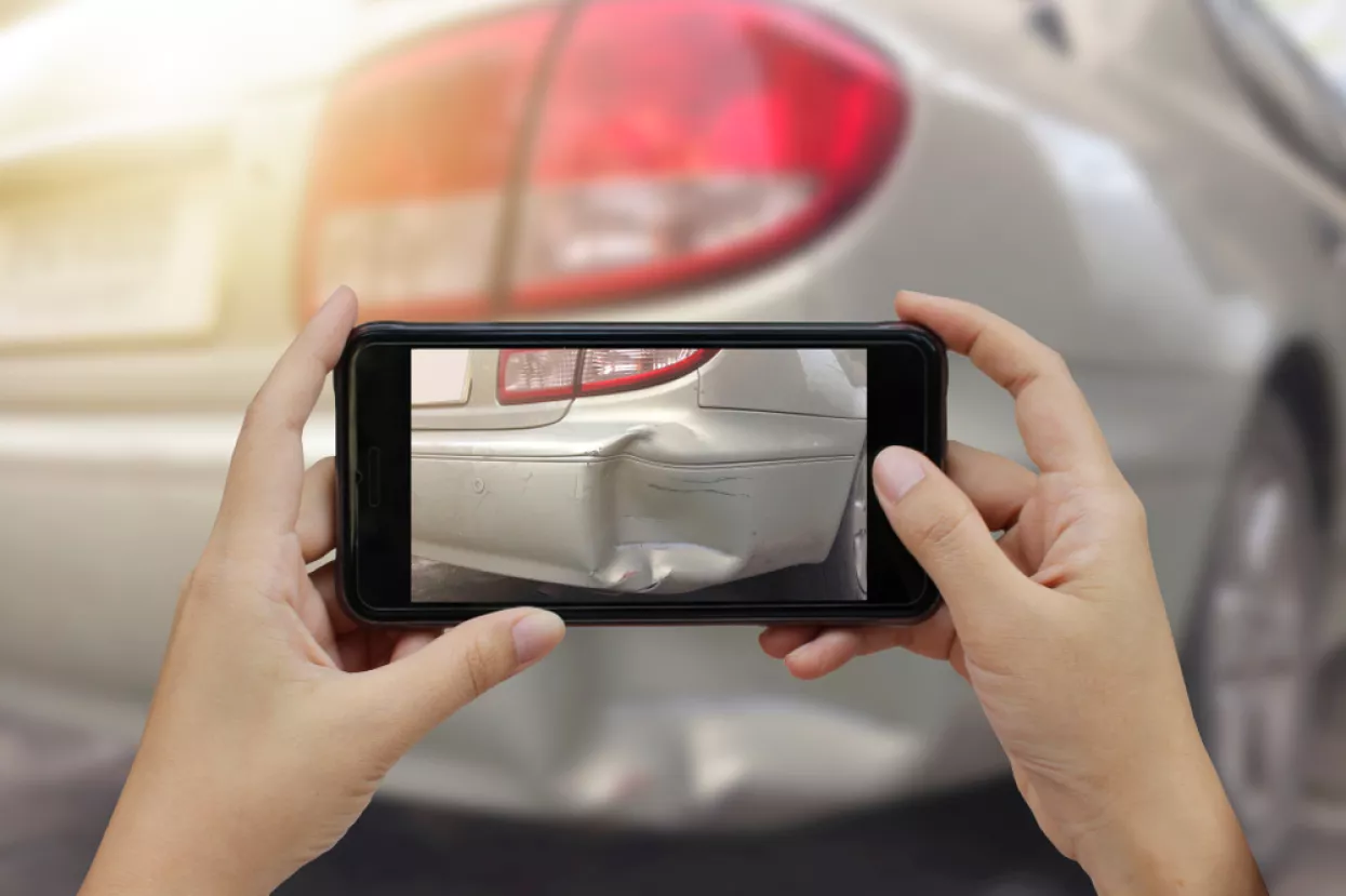 &scaron;teta na automobilu, &scaron;teta na autu, auto, lažna AI fotografija, procjena &scaron;tete, prijava &scaron;tete