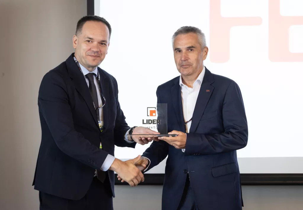 Investicijska konferencija Lider invest 2025.Svečana dodjela nagrada Lider invest 2025.100% Lider invest velika investicija (> od 19.9 milijuna eura): FEAL Hrvatska d.o.o. &ndash; nagradu će dodijeliti Zdenko Lucić, a nagradu preuzima Damir &Scaron;imunović, direktor Feal-a Hrvatska.