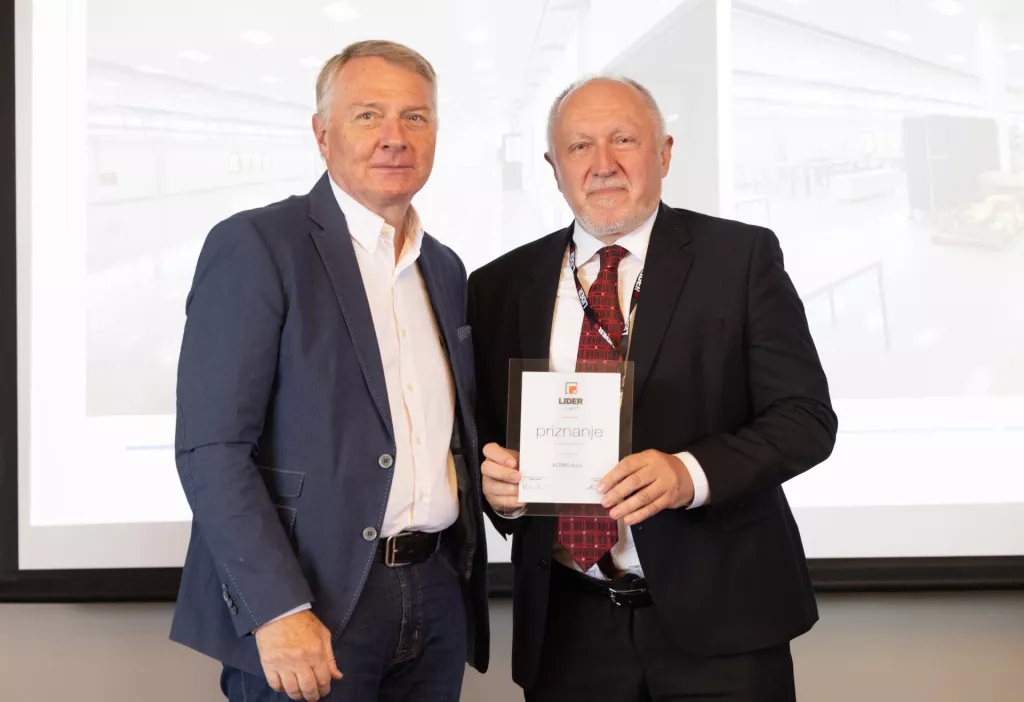 Investicijska konferencija Lider invest 2025.Svečana dodjela nagrada Lider invest 2025.Posebno priznanje Slavko Krajcar &ndash; za tehnolo&scaron;ke inovacije: Altpro d.o.o. Nagradu uručuje Mladen Fogec, član Upravnog odbora Udruženja stranih ulagača i član Stručnog odbora Lider investa. Nagradu preuzima Zvonimir Viduka, direktor i vlasnik tvrtke.