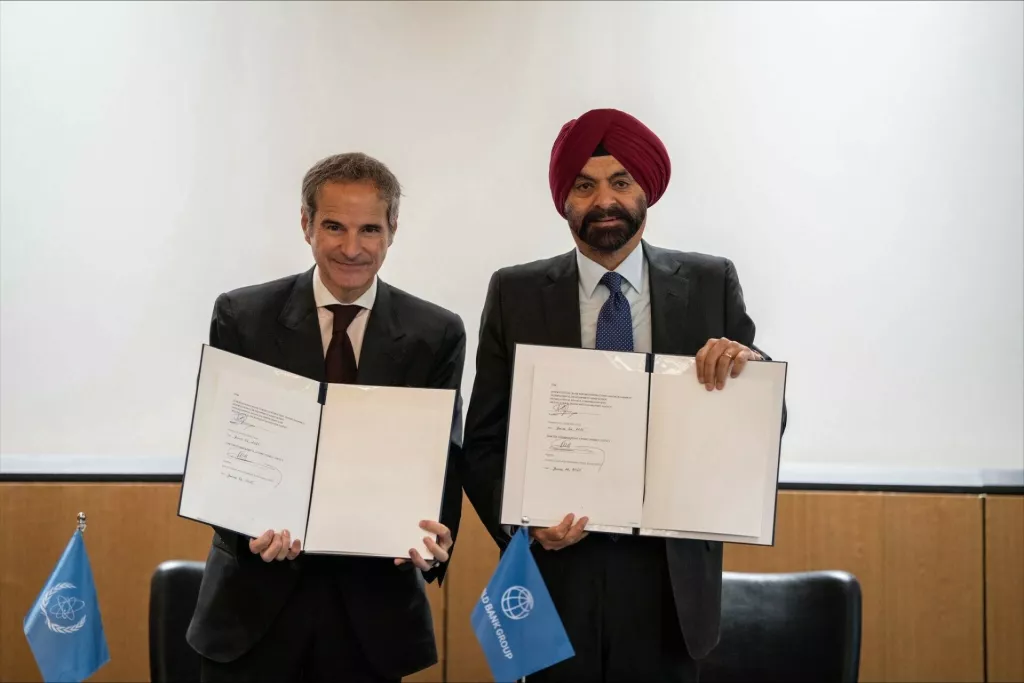 Predsjednik Svjetske banke Ajay Banga i glavni direktor IAEA-e Rafael Mariano Grossi