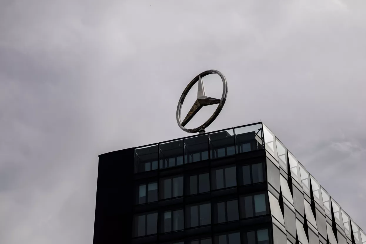 Mercedes logo zgrada