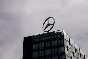 Mercedes logo zgrada