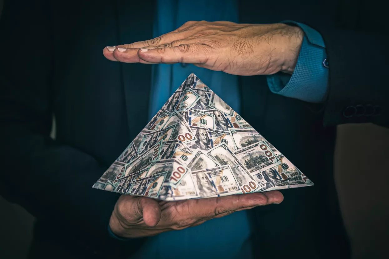 piramidalna prevara, ponzi shema