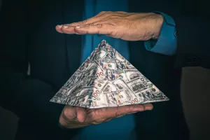 piramidalna prevara, ponzi shema