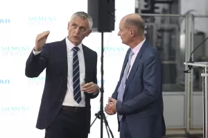 Potpisivanja Sporazuma o zajedničkom pothvatu između Končara i Siemensa. Tim Holt, Gordan Kolak