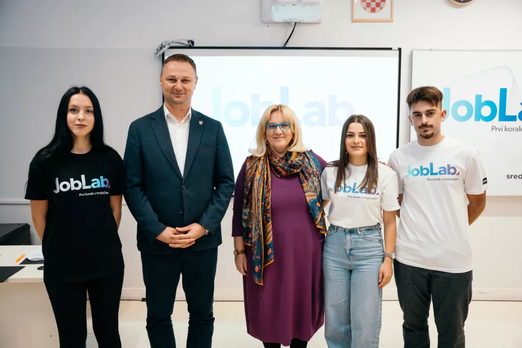 Marko_Maru&scaron;ić, Valerija_Turk-Presecki i učenici