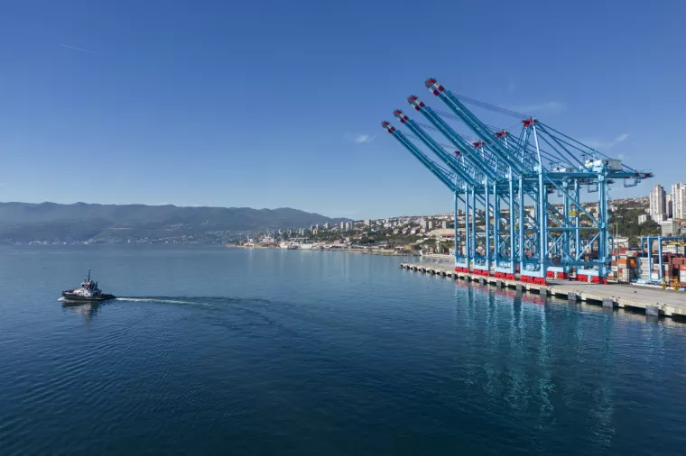 Obalne dizalice Rijeka Gatewaya novi su simbol ovog lučkog grada.