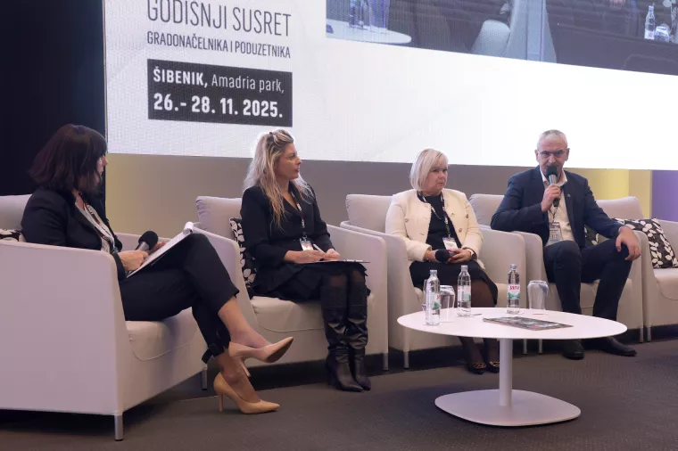 48 sati 2025. Okrugli stol: Budućnost EU fondova. Gordana Gelenčer, Ana Fresl, Suzana Lau&scaron;in Katanec i Damir Mandić
