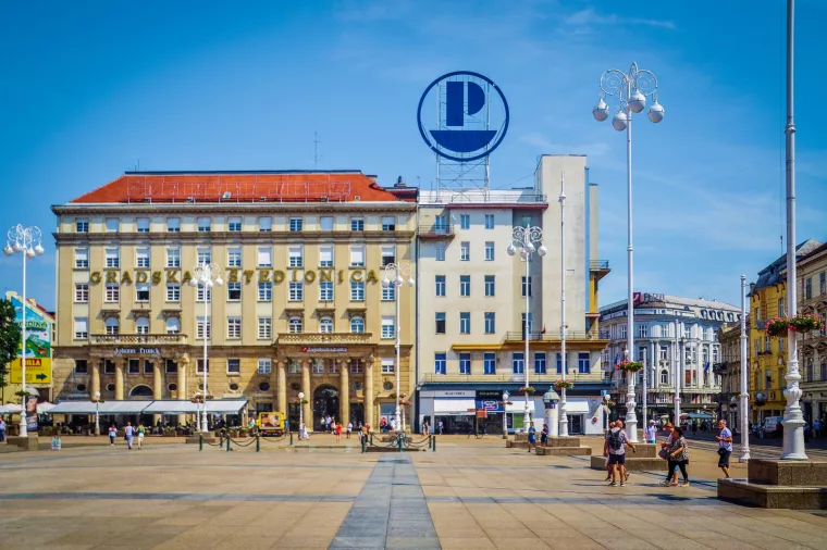 Trg bana Josipa Jelačića, Gradska kavana
