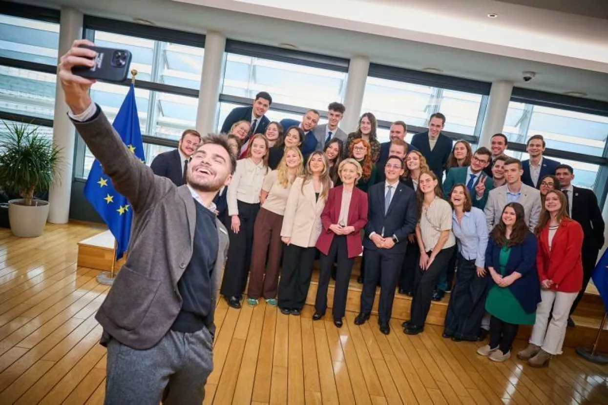 Dana 3. prosinca 2025. mladi predstavnici iz cijelog EU-a sastali su se s predsjednicom EK-a Ursulom von der Leyen kako bi podijelili svoja razmi&scaron;ljanja i pomogli u oblikovanju politika koje utječu na njihovu sigurnost i dobrobit na internetu