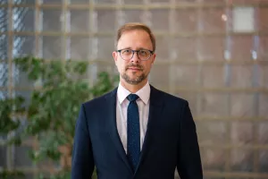 Julian Lee, ekonomist Svjetske banke
