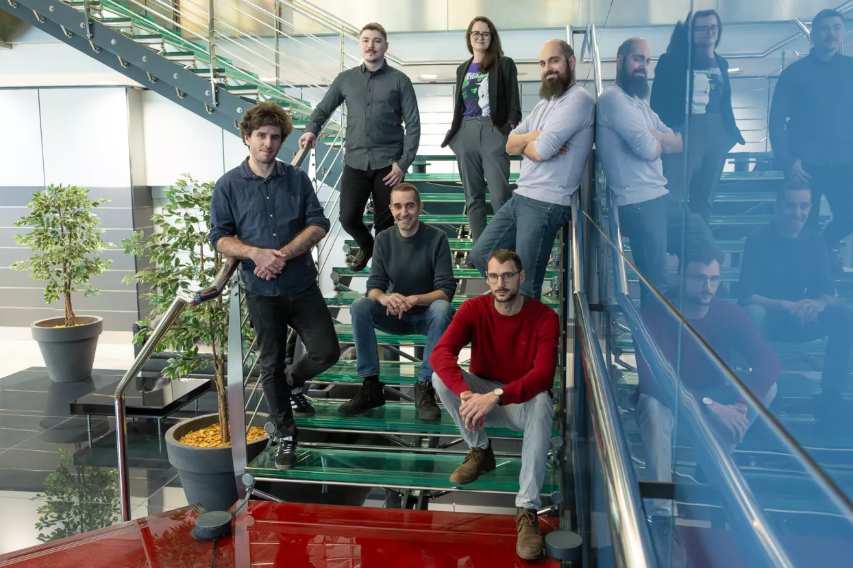 Startup Holonet