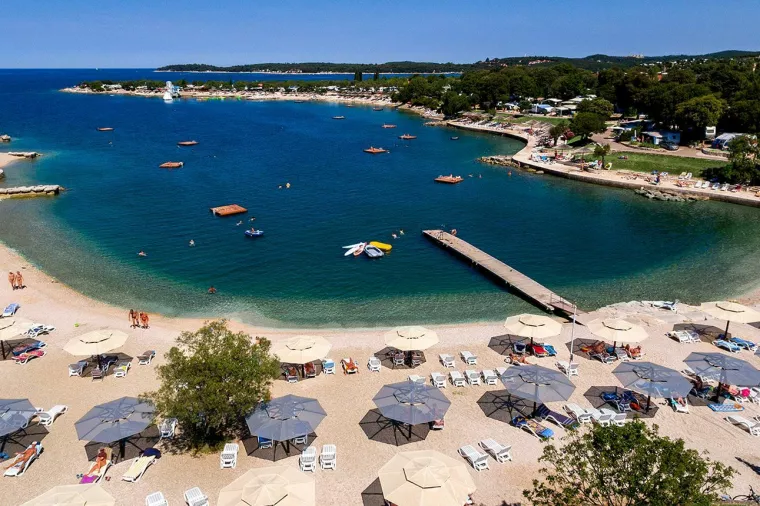 Valalta, kamp i plaža