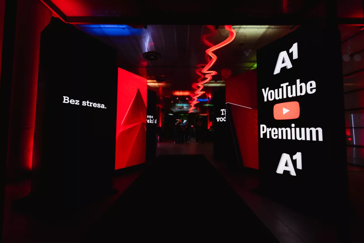 A1 i YouTube