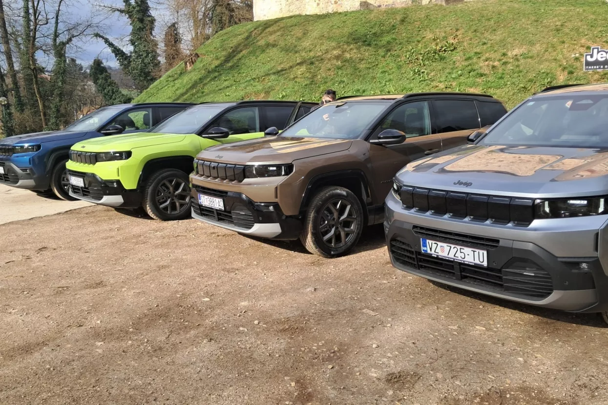 Jeep Compas boje