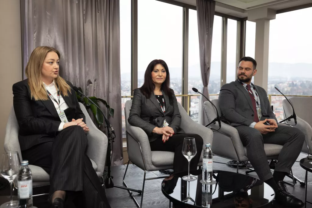 Regionalni razvojni forum 2026.- investicije u fokusu.Okrugli stol: Pru&scaron;tivo stanovanje- Od socijalne teme do investicijskog projekta.Anamarija Bralić Silić, Nata&scaron;a Trami&scaron;čak, Tomislav Jukić.