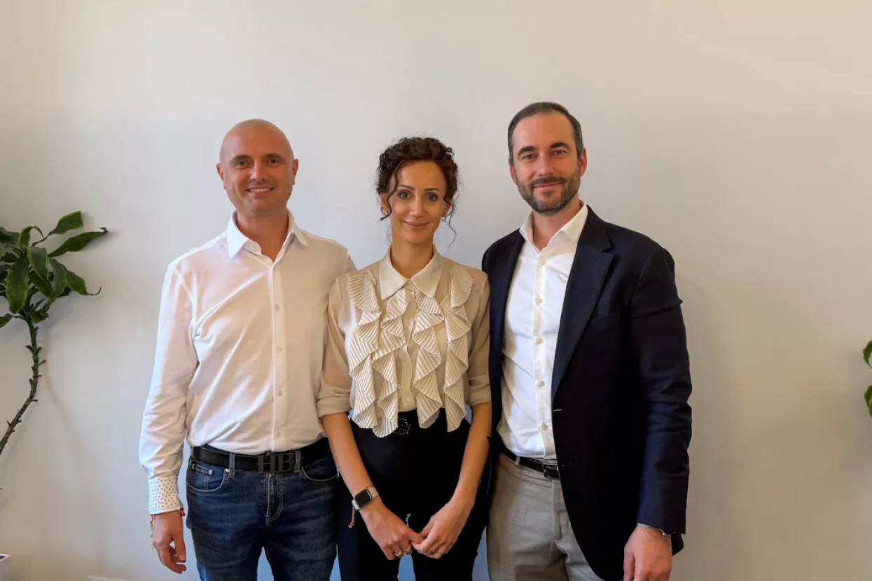 Angel Stefanov iz BlackPeak Capitala te Lora Dimitrova i Svetozar Dimitrov iz euShipments.com