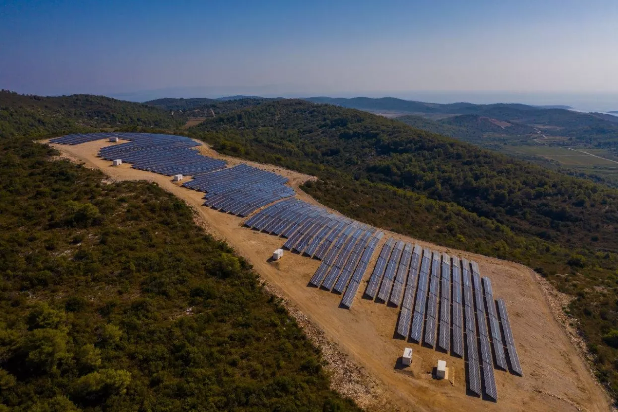 Solarna elektrana Vis