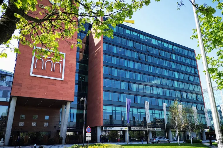 Privredna banka Zagreb, PBZ, Intesa Sanpaolo