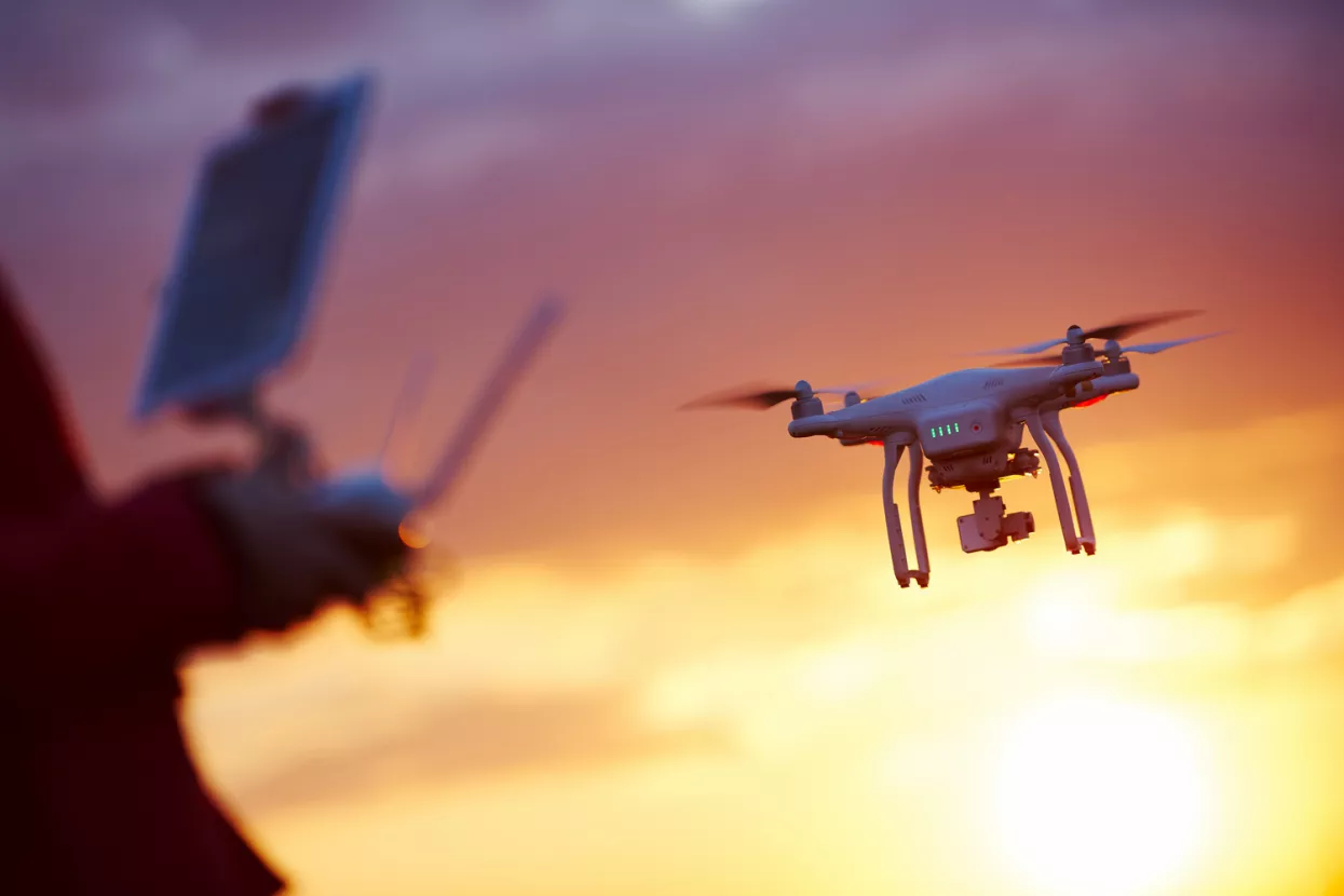 dron, pilot, obrambena tehnologija